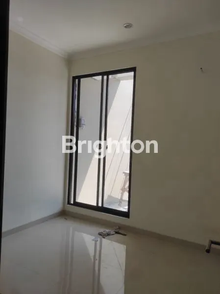 image RUMAH MEWAH SIAP HUNI SUTOREJO PRIMA POSISI HOOK DEKAT RAYA MULYOSARI (3)