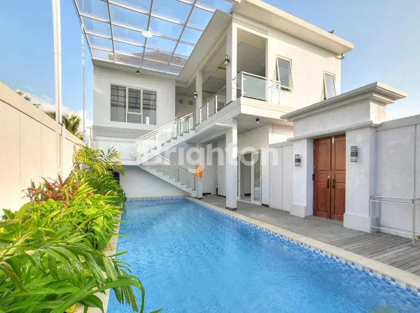 image LUXURY VILLA 3 BEDROOM IN KEDIRI TABANAN (1)