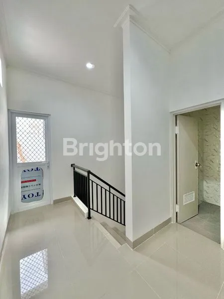 image RUMAH BARU 3 LANTAI BEBAS BANJIR LOKASI STRATEGIS DI TANJUNG DUREN (8)