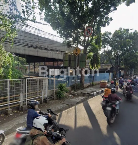 image GUDANG BESAR MAINROAD AMIR MACHMUD (3)