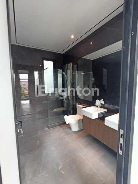 image RUMAH MANYAR, BAGUS SEKALI, TROPICAL HOUSE WITH WATERFALL, DKT MALL (8)