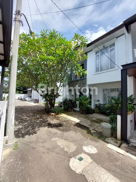 image RUMAH MODERN SIAP HUNI DEKAT PINTU TOLL BRIGIF JAGAKARSA JAKARTA SELATAN (2)