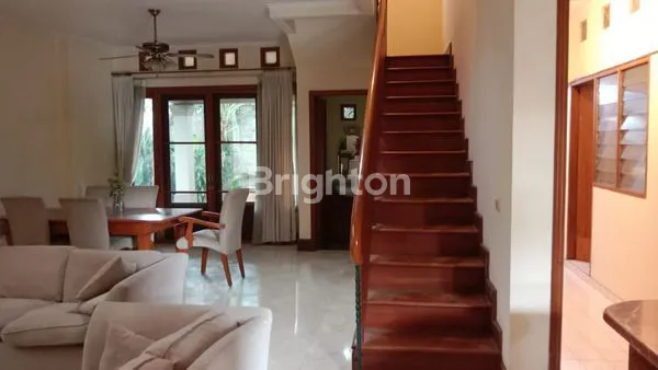 image RUMAH TOWN HOUSE DISEWA 2 LANTAI LOKASI KEREN (3)