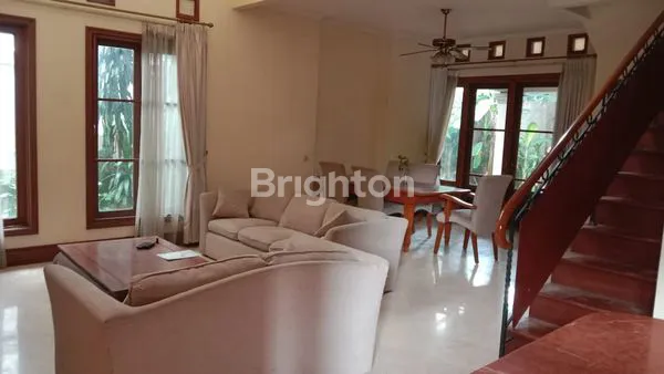 image RUMAH TOWN HOUSE DISEWA 2 LANTAI LOKASI KEREN (4)