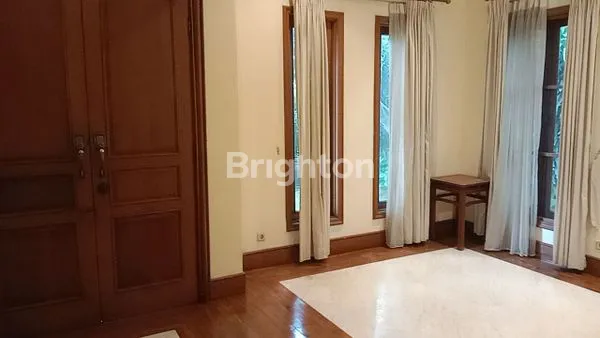 image RUMAH TOWN HOUSE DISEWA 2 LANTAI LOKASI KEREN (5)