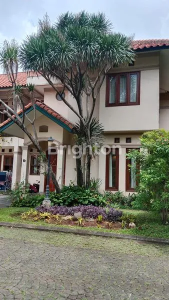 TOWN HOUSE DISEWA 2 LANTAI LOKASI KEREN