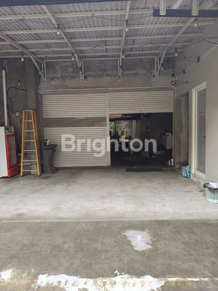 image BANGUNAN KOMERSIAL TERAWAT DI RAYA PANDUGO, SURABAYA (5)