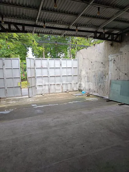 image BANGUNAN KOMERSIAL TERAWAT DI RAYA PANDUGO, SURABAYA (1)