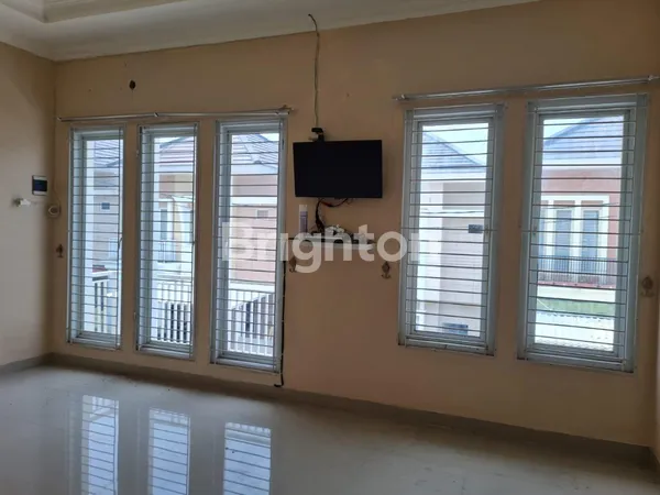 image RUMAH CANTIK 2 LANTAI DI  CLUSTER AVOCA HILLS RESIDENCE JAGAKARSA  JAKARTA SELATAN (6)