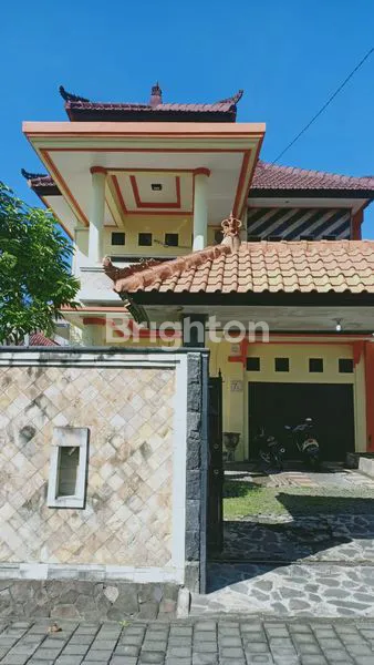 image RUMAH 2 LANTAI BESAR DAN LUAS DI DENPASAR (8)
