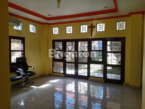 image RUMAH 2 LANTAI BESAR DAN LUAS DI DENPASAR (2)