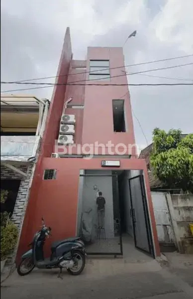 image KOST SENAYAN 9 PINTU KAMAR MANDI DALAM (1)