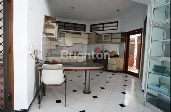 image RUMAH MEWAH HOOK TERAWAT 2 LANTAI DHARMAHUSADA INDAH (4)