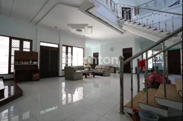 image RUMAH MEWAH HOOK TERAWAT 2 LANTAI DHARMAHUSADA INDAH (7)