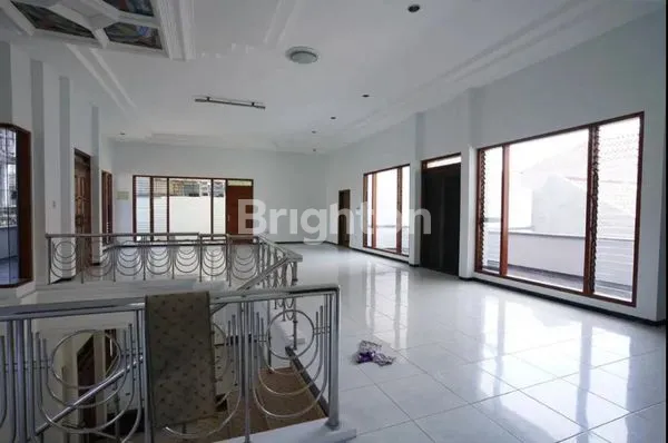image RUMAH MEWAH HOOK TERAWAT 2 LANTAI DHARMAHUSADA INDAH (8)