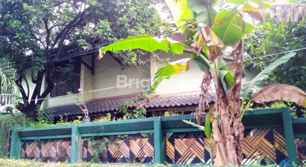 image RUMAH HOEK 2 LANTAI JAKASAMPURNA BEKASI (1)