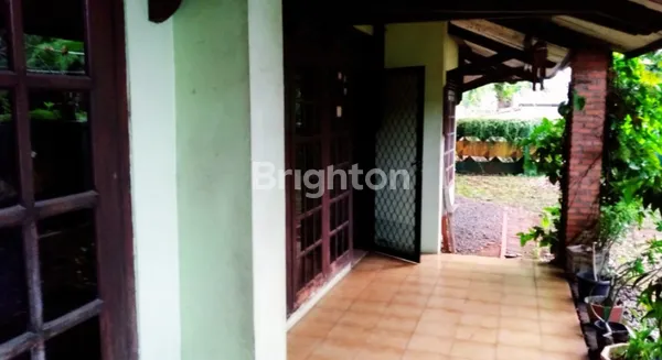 image RUMAH HOEK 2 LANTAI JAKASAMPURNA BEKASI (3)