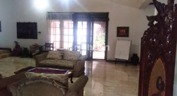 image RUMAH HOEK 2 LANTAI JAKASAMPURNA BEKASI (6)