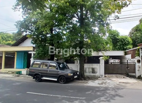 image RUMAH DI JUAL DI MOJOSONGO, LOKASI BAGUS DEKAT MASJID ZAYED!! JALAN LEBAR (1)