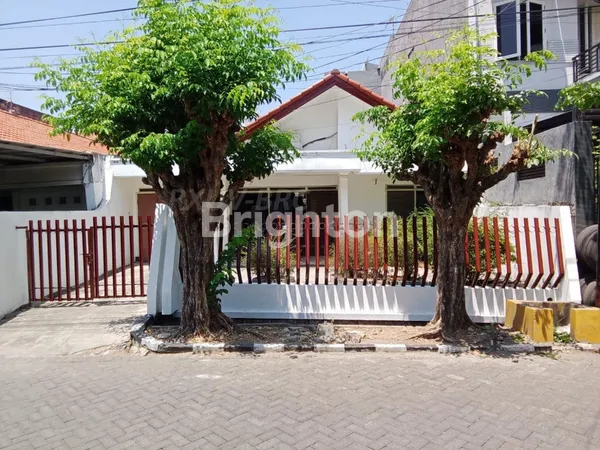 image INVESTASI TERBAIK DI DARMO PERMAI: RUMAH 1 LANTAI DENGAN CARPORT LUAS! (2)