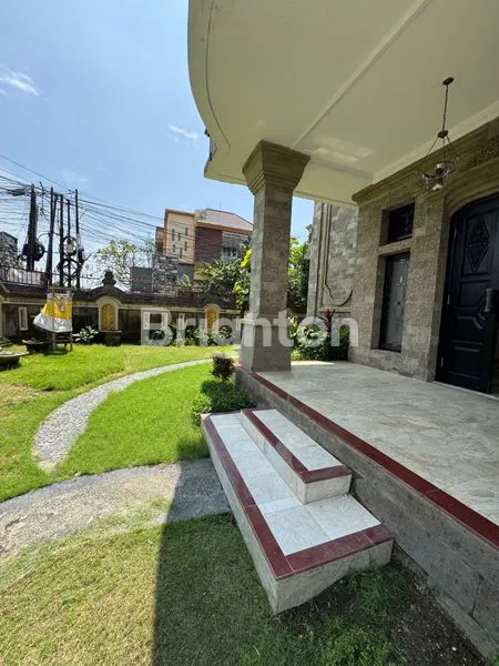 image RUMAH MEWAH CANTIK 2 LANTAI DI RENON (2)