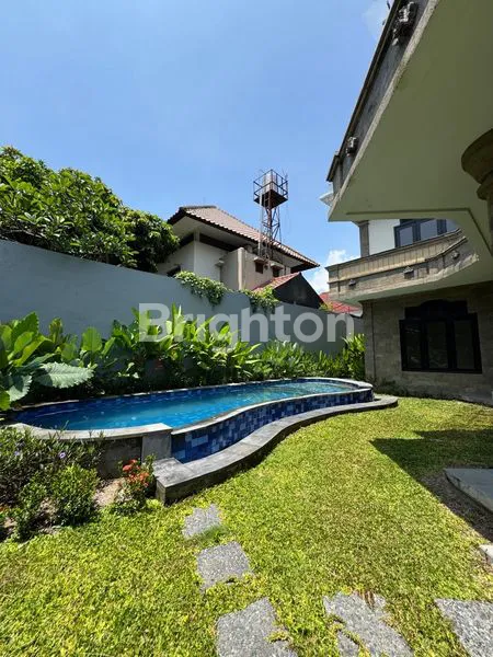 image RUMAH MEWAH CANTIK 2 LANTAI DI RENON (3)