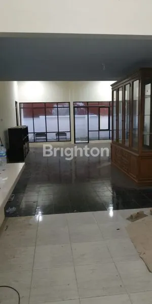 image RUMAH MEWAH LUAS SIAP HUNI (2)