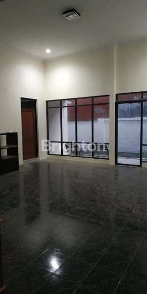 image RUMAH MEWAH LUAS SIAP HUNI (3)