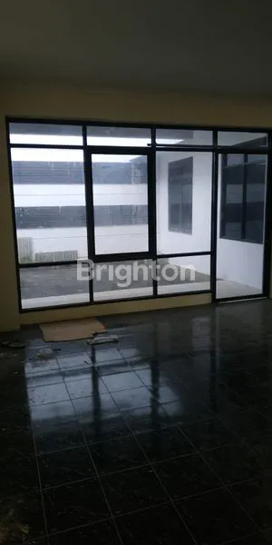 image RUMAH MEWAH LUAS SIAP HUNI (7)