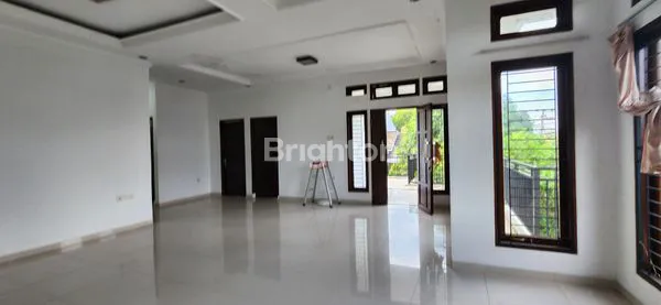 image RUMAH DUA LANTAI DEKAT PANTAI MANGGAR DAN PERUSAHAAN THIESS (4)