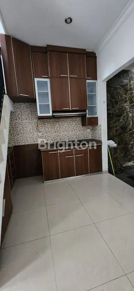 image RUMAH DUA LANTAI DEKAT PANTAI MANGGAR DAN PERUSAHAAN THIESS (2)