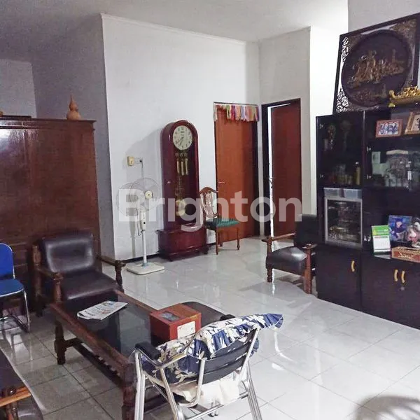 image RUMAH DI BENDUL MERISI SELATAN DEKAT MARGOREJO / JEMURSARI / AHMAD YANI (2)
