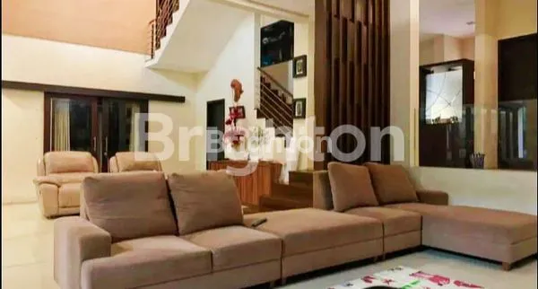 image JUAL CEPAT!! RUMAH MEWAH 3 LT LOKASI STRATEGIS DI POROS JLN AREA SUHAT  (2)