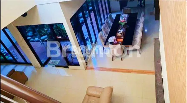 image JUAL CEPAT!! RUMAH MEWAH 3 LT LOKASI STRATEGIS DI POROS JLN AREA SUHAT  (3)