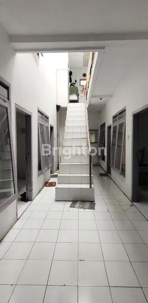 image RUMAH KOST 8 KAMAR 2 LANTAI POROS JALAN AREA SOEHAT 5 MENIT KE KAMPUS UB MALANG (6)