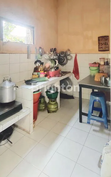 image RUMAH KOST 8 KAMAR 2 LANTAI POROS JALAN AREA SOEHAT 5 MENIT KE KAMPUS UB MALANG (8)