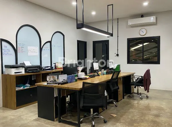 image GUDANG DAN KANTOR DI KARTASURA!! KONDISI SIAP PAKAI!! COCOK UTK KANTOR!! LOKASI STRATEGIS (8)
