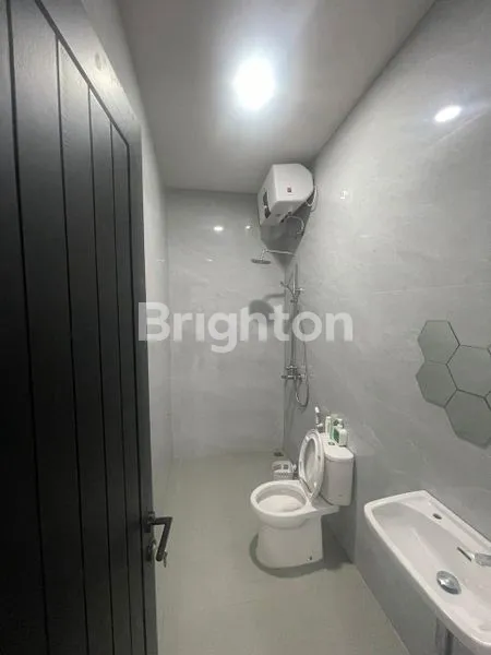 image LOKASI STRATEGIS,RUMAH MEWAH 2 LANTAI DI CITRALAND CILEUNGSI - SHM, 3+1 KT, 175M²,JAWA BARAT  (8)