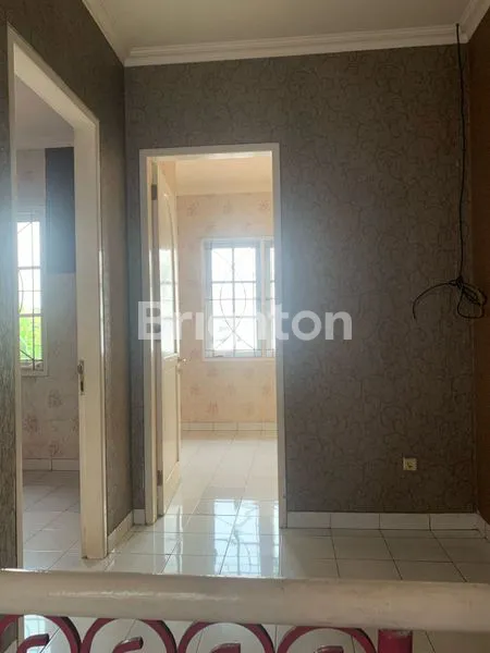 image RUMAH 2 LANTAI SIAP HUNI DI LEGENDA WISATA CIBUBUR, CILEUNGSI, BOGOR (7)