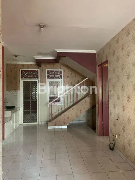 image RUMAH 2 LANTAI SIAP HUNI DI LEGENDA WISATA CIBUBUR, CILEUNGSI, BOGOR (1)