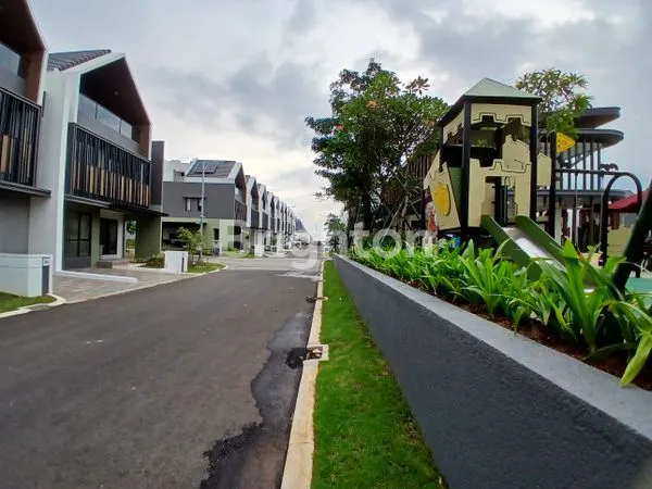 image RUMAH 3 LANTAI BARU GRESS DI KAWASAN PREMIUM SYMPHONIA (3)