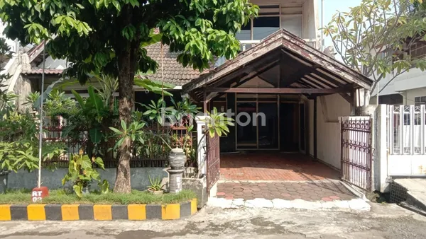 image RUMAH 2 LANTAI ASRI DI RUNGKUT, LOKASI STRATEGIS (1)