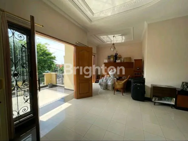 image RUMAH PREMIUM 2 LANTAI SURABAYA TIMUR LOKASI STRATEGIS SANGAT TERAWAT DAN SIAP HUNI (2)