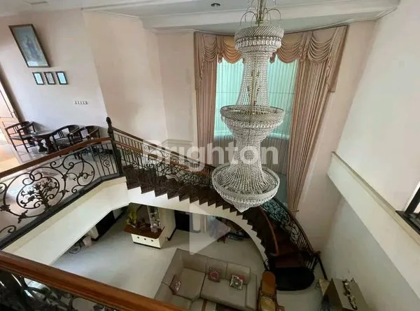 image RUMAH PREMIUM 2 LANTAI SURABAYA TIMUR LOKASI STRATEGIS SANGAT TERAWAT DAN SIAP HUNI (3)