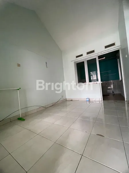 image RUMAH 1 LANTAI MASIH SEPERTI BARU DI TIMUR JAKARTA  (2)