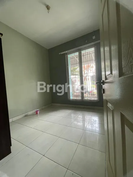 image RUMAH 1 LANTAI MASIH SEPERTI BARU DI TIMUR JAKARTA  (7)