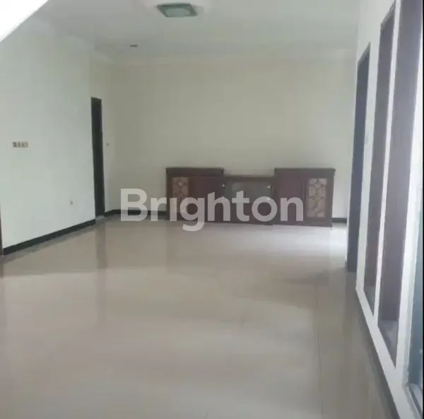 image RUMAH MEGAH 2 LANTAI SIAP PAKAI DI CANDISARI. MINIMAL SEWA 2 TAHUN (8)