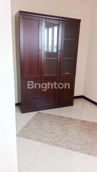 image RUMAH 2 LANTAI SEMI FURNISH SIAP HUNI BERSIH TERAWAT DI KLOJEN KOTA MALANG (2)