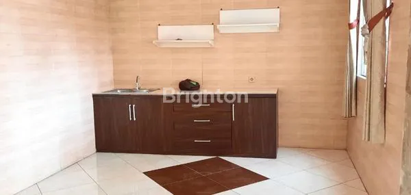 image RUMAH 2 LANTAI SEMI FURNISH SIAP HUNI BERSIH TERAWAT DI KLOJEN KOTA MALANG (5)