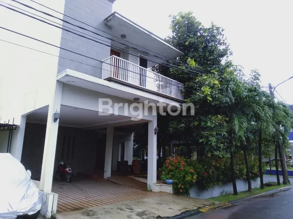 image RUMAH 3 LANTAI DENGAN BALCONY DI TIMUR JAKARTA  (1)